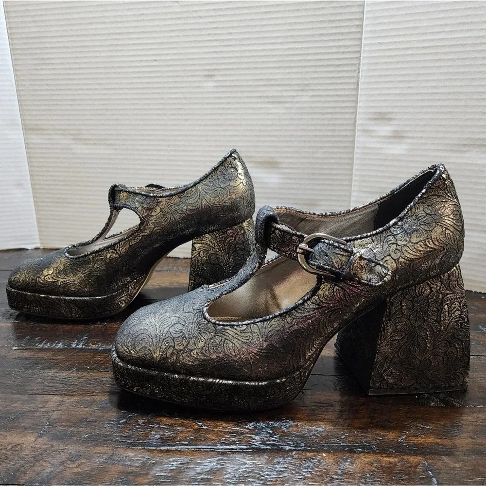 Circus by Sam Edelman Metallic Black Floral T-Strap Platform Heels